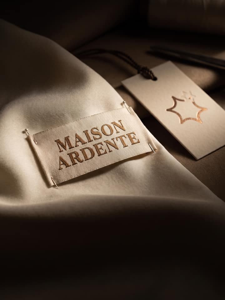 Maison Ardente, identitatea pe care o produce acest șablon, aplicată