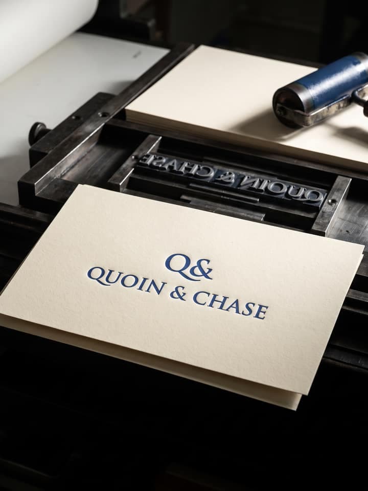 Quoin & Chase, identitatea pe care o produce acest șablon, aplicată